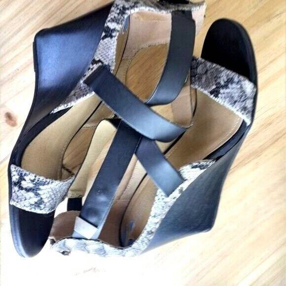 REACTION - Picture 9 of 14